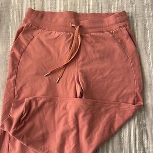 Scuba jogger French Terry *SHORT . Size 10 . Dusty rose